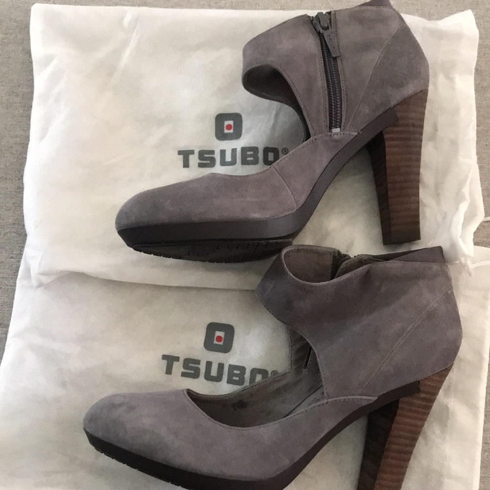๐ 2/$15 Tsubo Suede Wood Heels - Picture 3 of 8